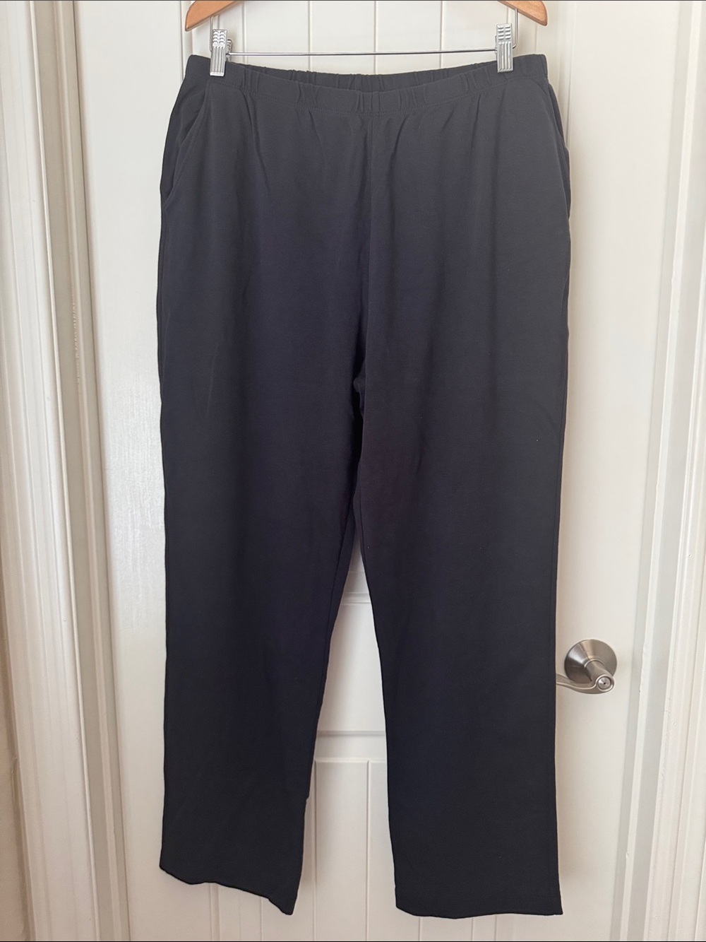 *NWOT* Lands' End Women's Black Sport Knit Pant
